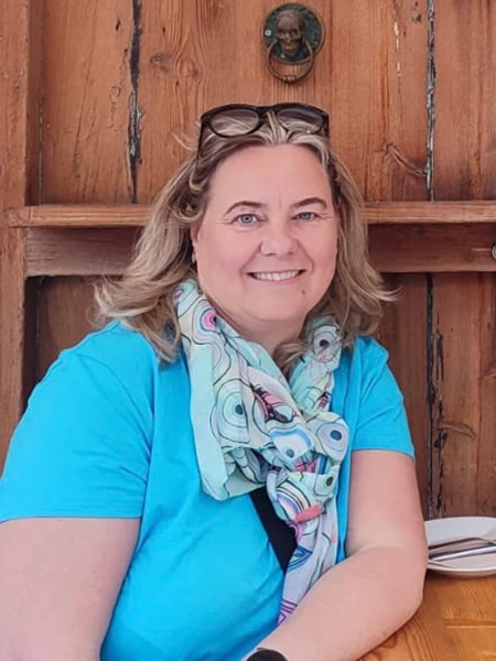 Nicole aus Pfedelbach