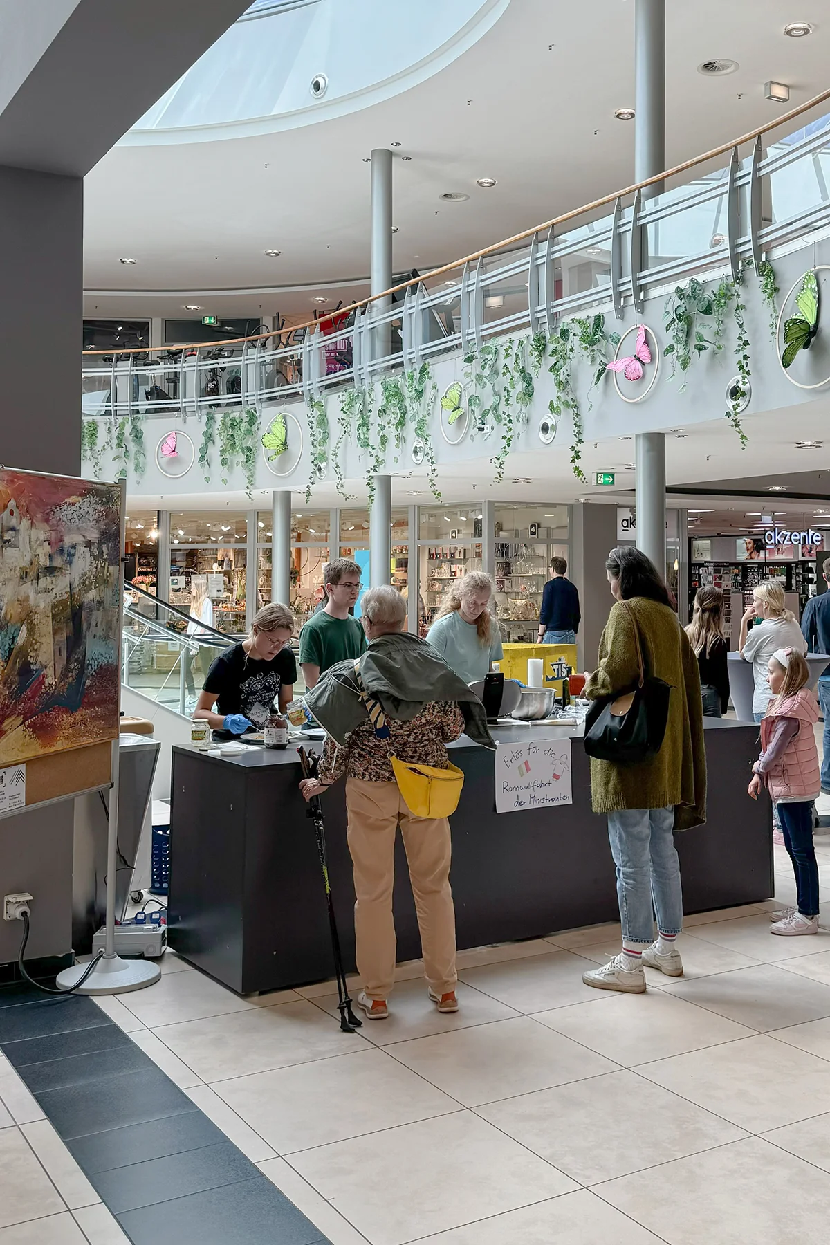 Im Ö-Center gibt es immer wieder Waffelstände zugunsten verschiedener Zwecke.