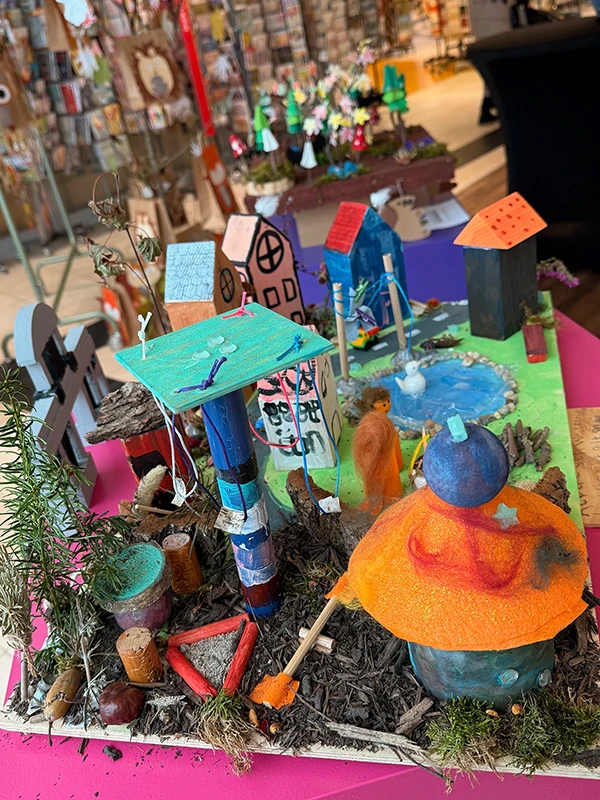 Kinder dekoriert unser Ö!