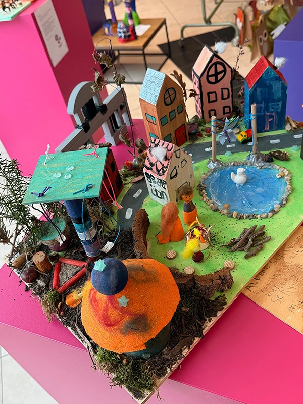 Kinder dekoriert unser Ö!