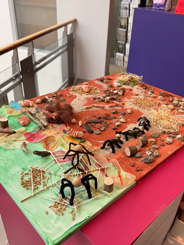 Kinder dekoriert unser Ö!