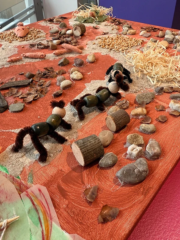 Kinder dekoriert unser Ö!