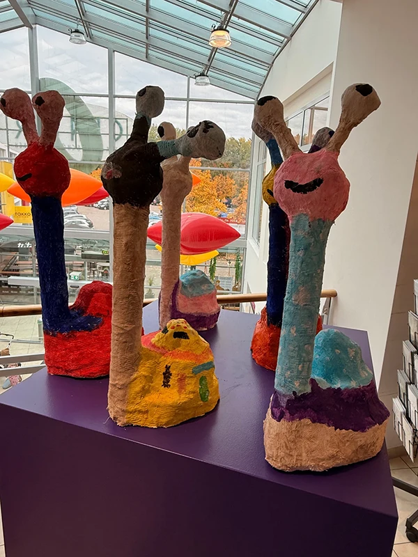 Kinder dekoriert unser Ö!