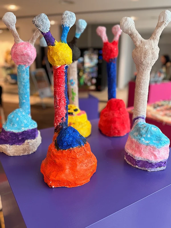 Kinder dekoriert unser Ö!